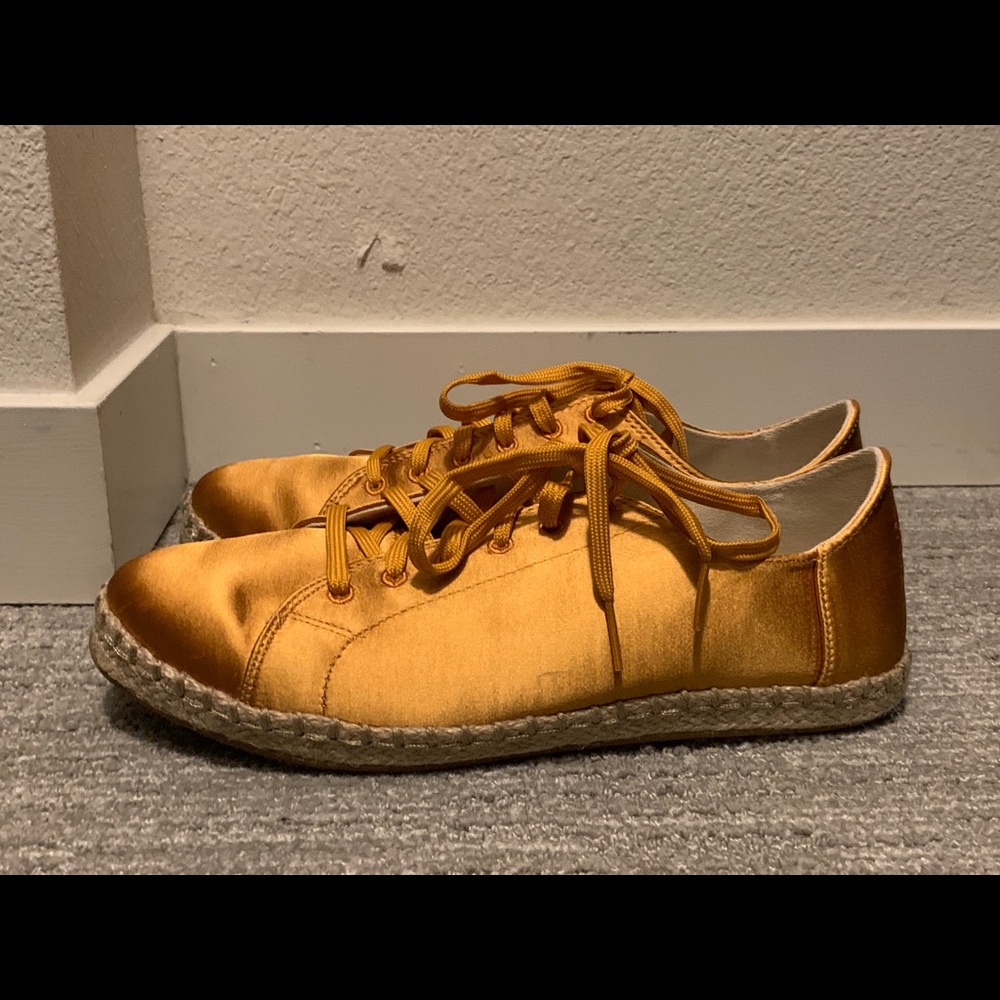 Tom’s sneakers